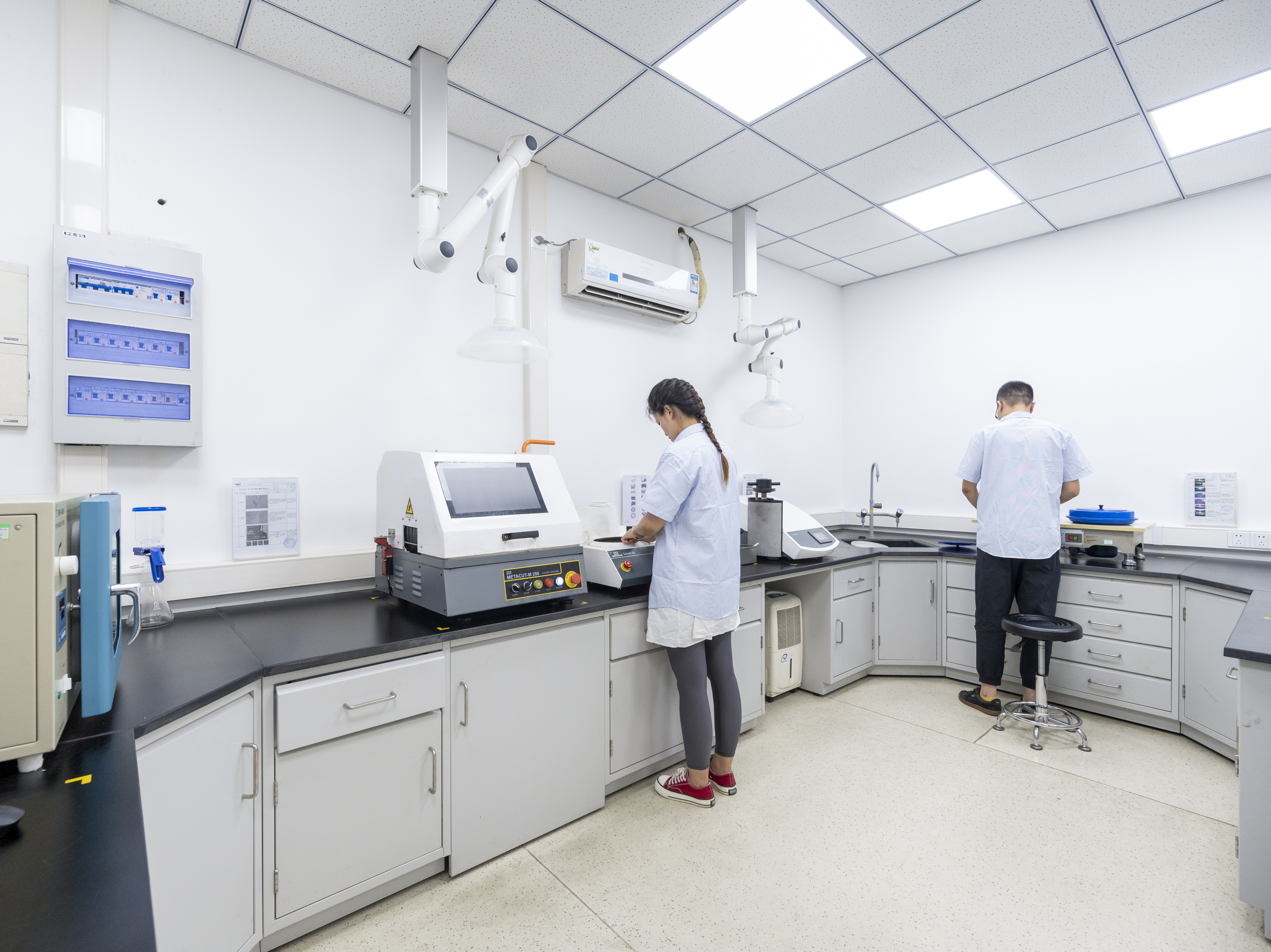 Salt Spray Test Duration Standards for Zn-Ni Plated Parts in MIM Industry